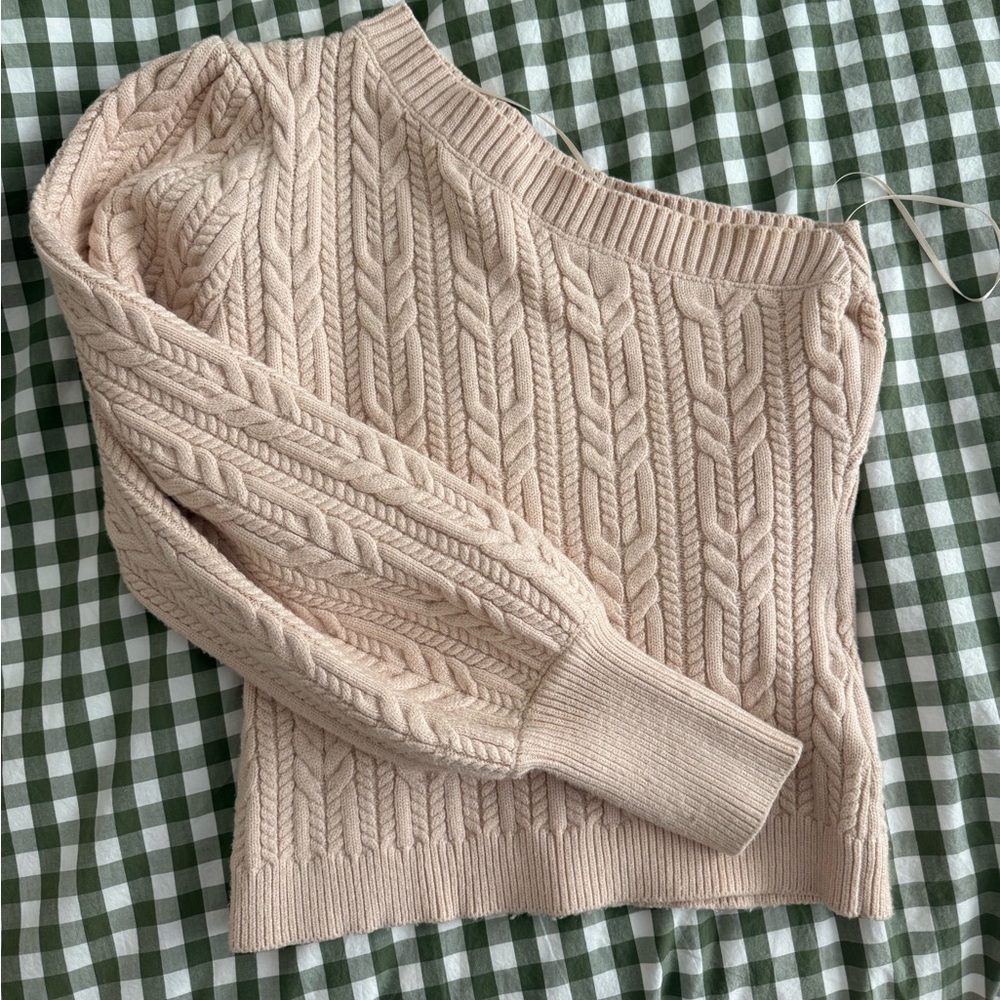 Fate one sleeved sweater